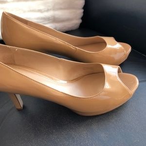 Via Spiga Patent leather nude pumps